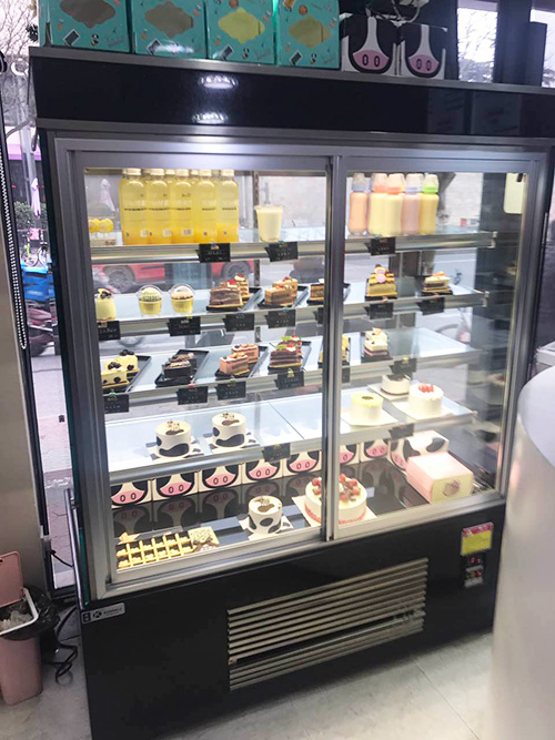 肯德制冷為貝客新語定制的蛋糕展示柜